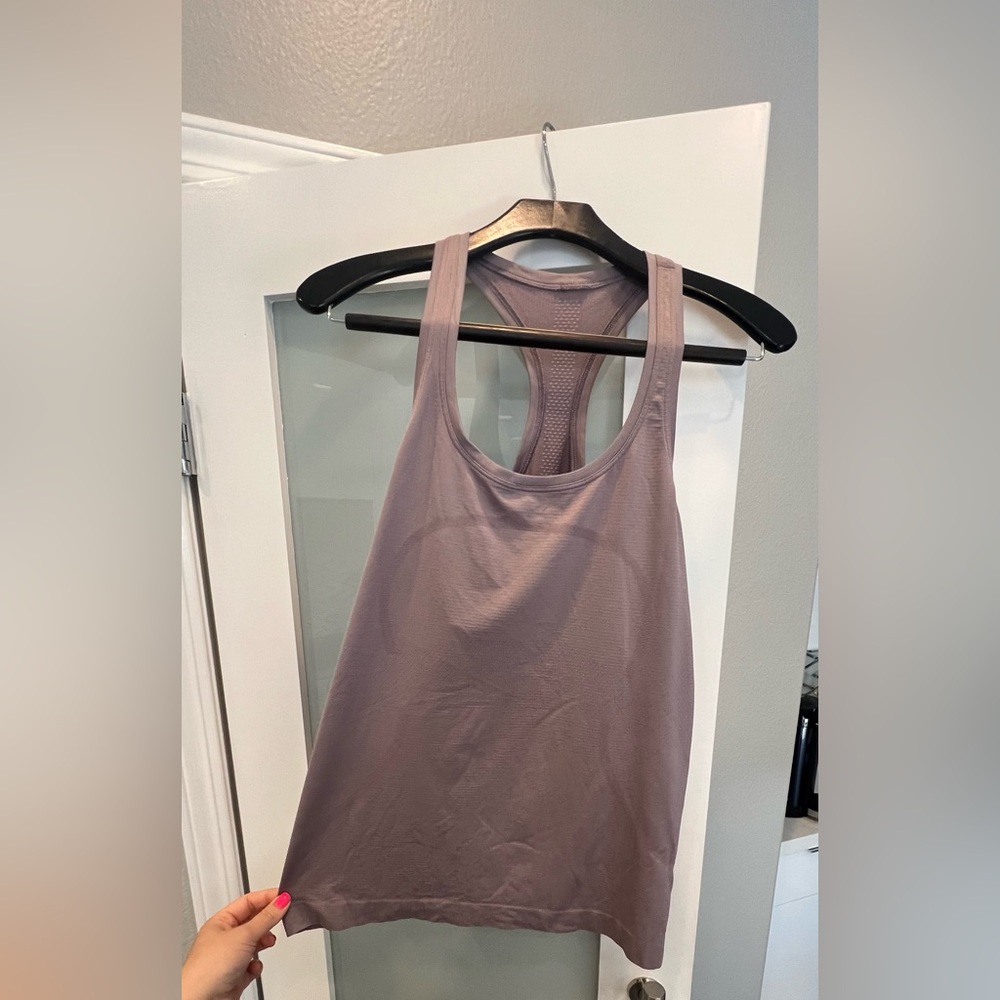 Lululemon Swiftly Tech Racerback 2.0
Violet Verbena size 12